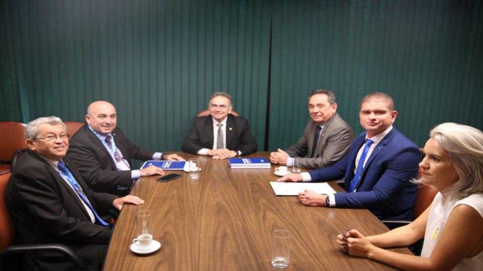 Leia mais sobre o artigo Agenda parlamentar – Presidente do CFA se reúne com o deputado federal Leônidas Cristino